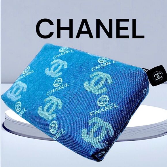 C H A N E L  BEAUTÉ TOILETRY CLUTCH DENIM - Picture 1 of 5